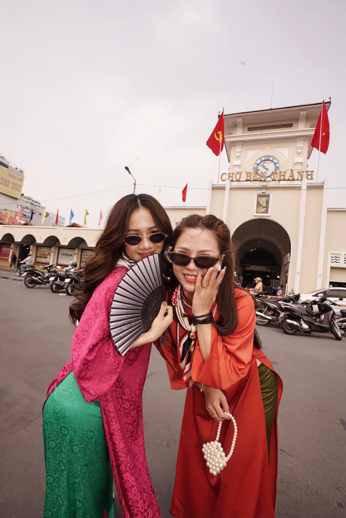 Taking photos of Tet ao dai at Ben Thanh market