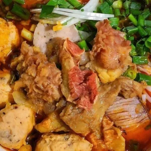 Bún Bò Full Topping – Bún Bò Hẻm 273 Tô Hiến Thành Quận 10