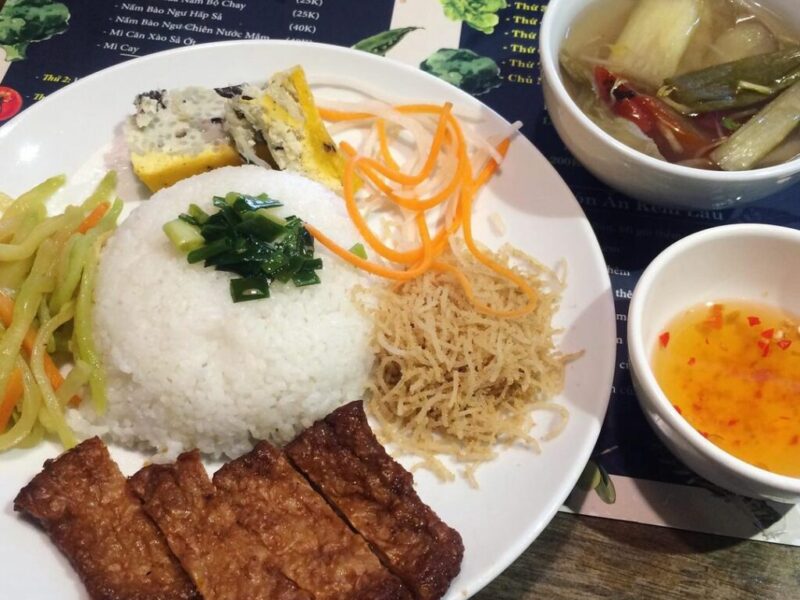 Không gian Cơm Chay Nguyên Hậu